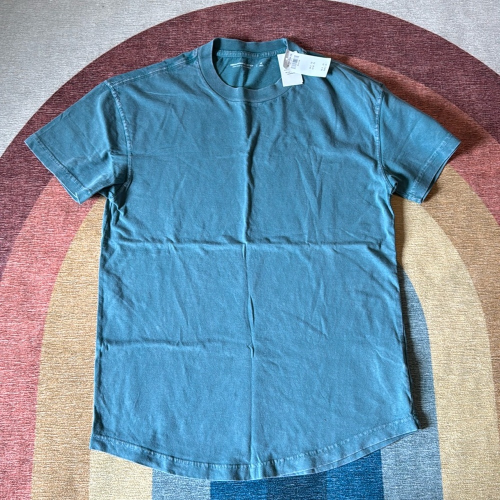 NWT A&F Curved Hem Soft Essentials Tee, size M